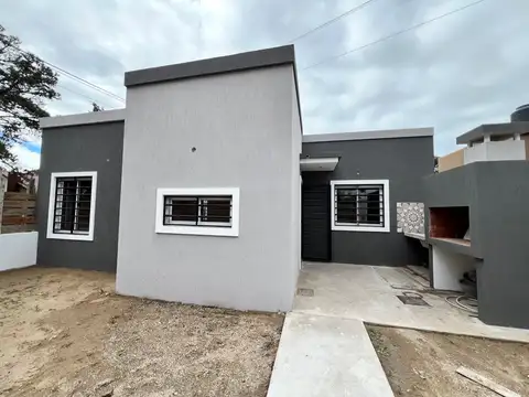 Casa 3 ambientes con 1 baño