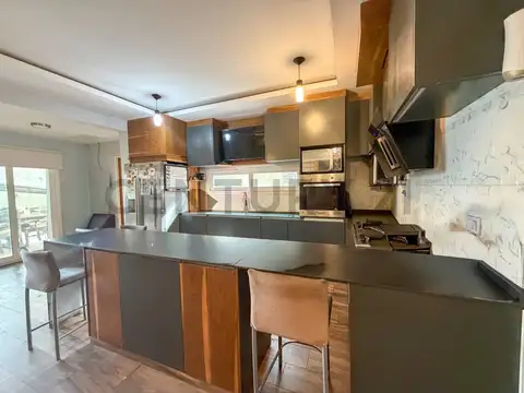 Casa 3 ambientes con 2 baños