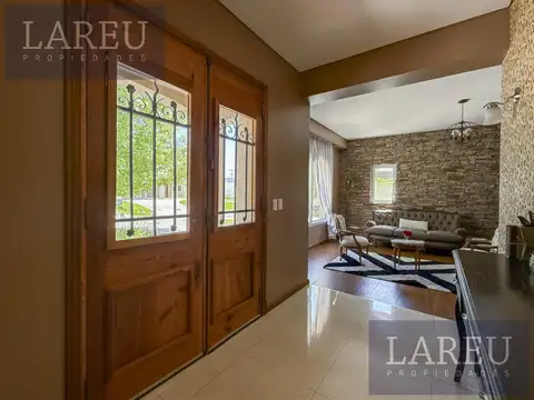 Casa 5 ambientes con 3 baños