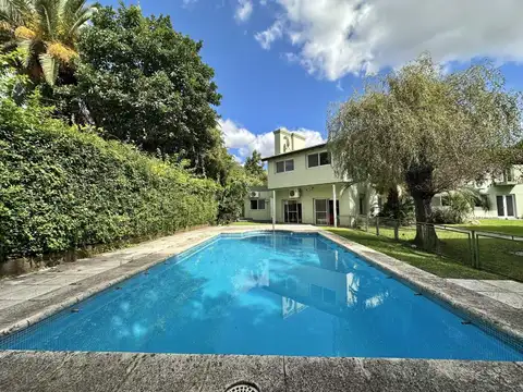 CASA EN COUNTRY ARANZAZU   10 AMB   PILETA