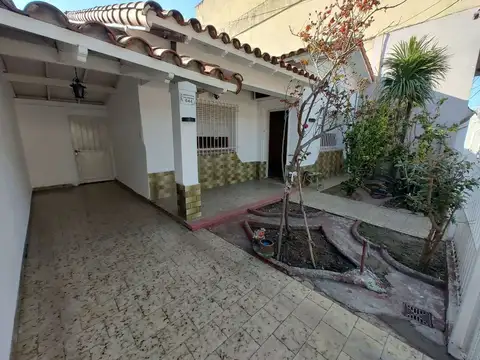 Avenida Presidente Raúl Alfonsín 600