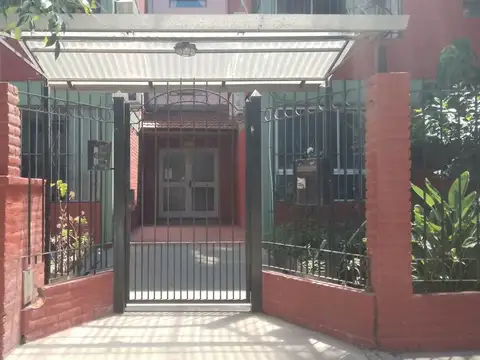 Bº S. Corazon- Edificio 13- Planta Baja- Depto  3 ambientescon balcón y Cochera
