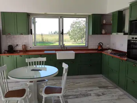 IMPRESIONANTE CASA DESARROLLADA SOBRE UN TERRENO DE 2000 M2