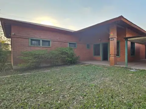 Casa 8 ambientes con 3 baños