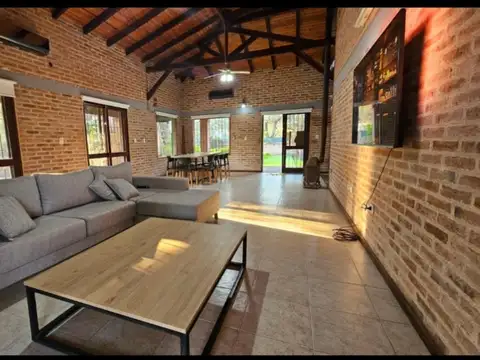 Casa en Venta con 2 cocheras
