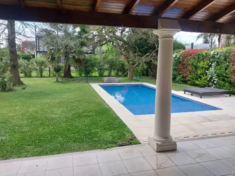 Casa en Venta con 1 cochera