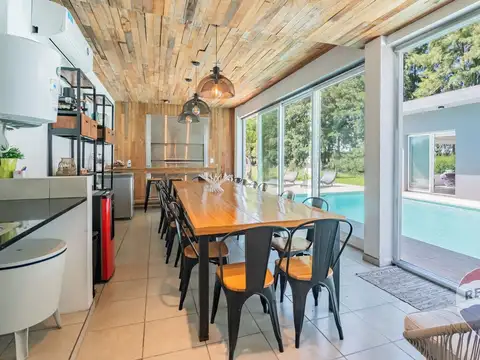 Casa 6 ambientes con 2 baños