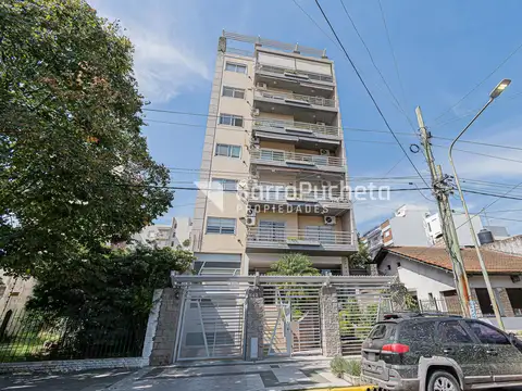 Venta semipiso 3 ambientes con cochera en Morón.