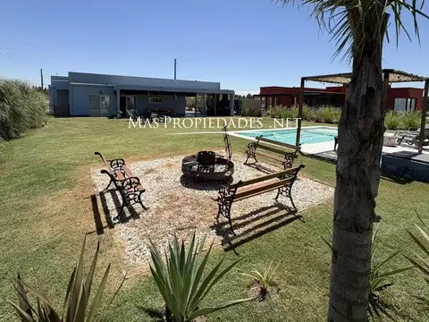 Casa 4 ambientes con 3 baños