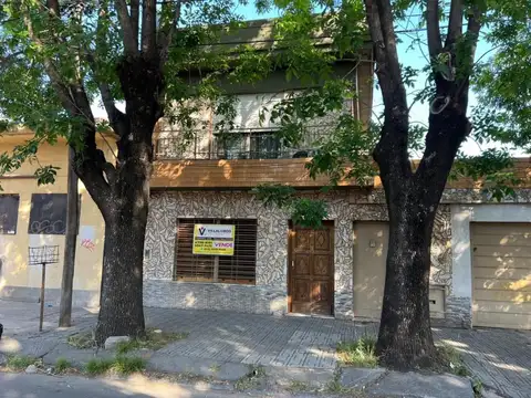 Casa de 4 ambientes con patio y terraza