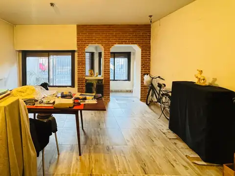 Venta casa 4 ambientes Avellaneda piscina parrilla