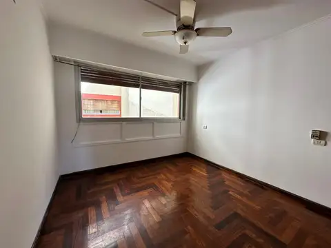 Departamento 8 ambientes con 2 baños