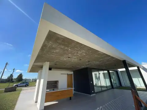Casa en Venta al Este