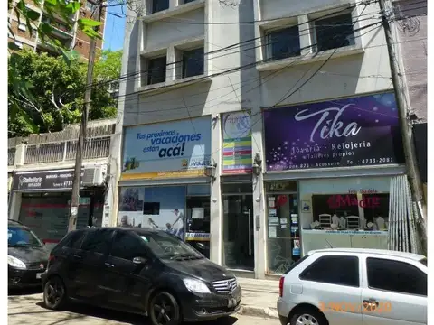 Excelente Oficina frente a la estación de Acassuso.