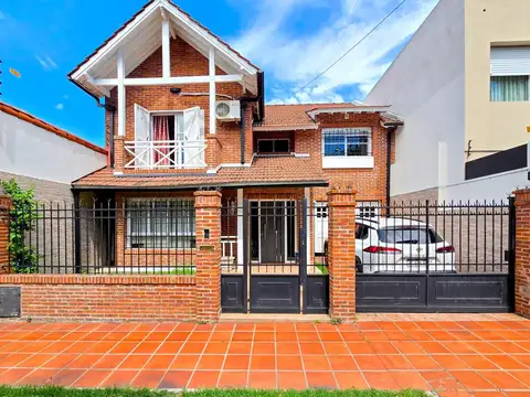 Chalet en Venta en Villa Sarmiento