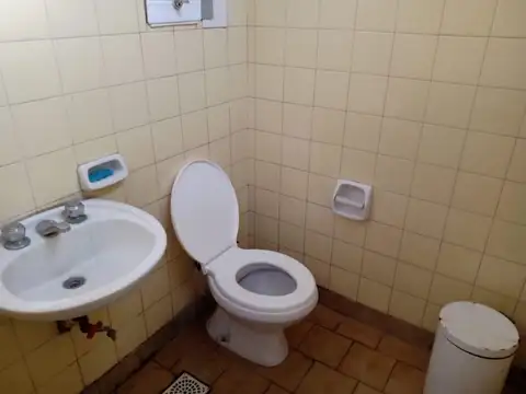 Oportunidad en Solano, Tres locales comerciales en un lote de 10 x 30 metros, ideales para comercios