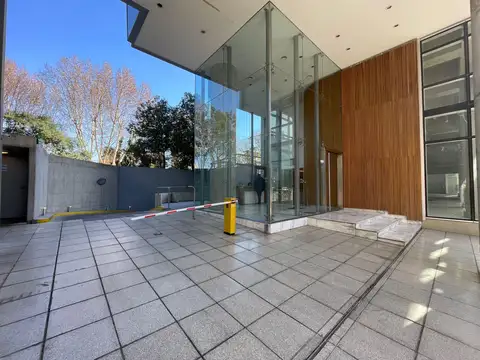 Oficina en Venta con 7 cocheras