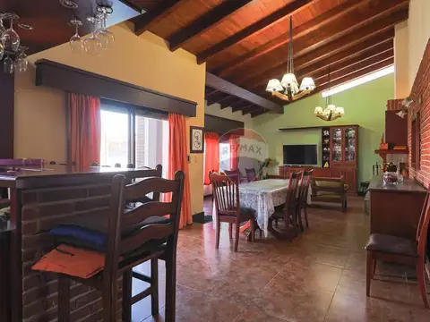 Casa en Venta con 5 cocheras