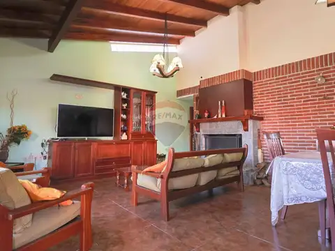 Casa 5 ambientes con 2 baños