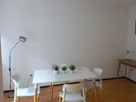 Departamento 2 ambientes con cocina y baño nuevos.