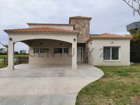 Casa en Alquiler con 4 cocheras
