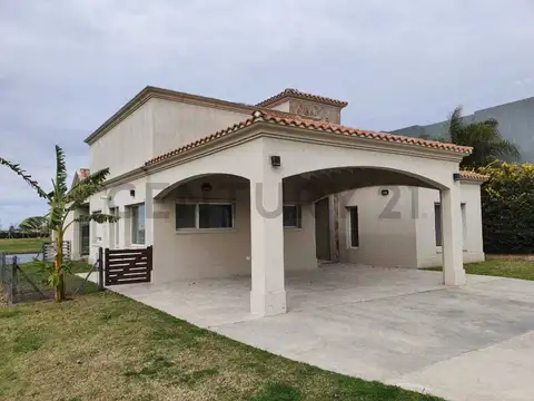 Casa en Alquiler en Puertos - Barrio Ceibos, USD 2.400