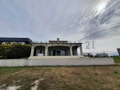 Casa en Alquiler de 3 dormitorios
