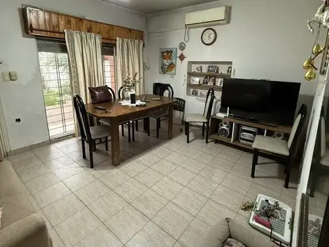 Casa 5 ambientes con 2 baños