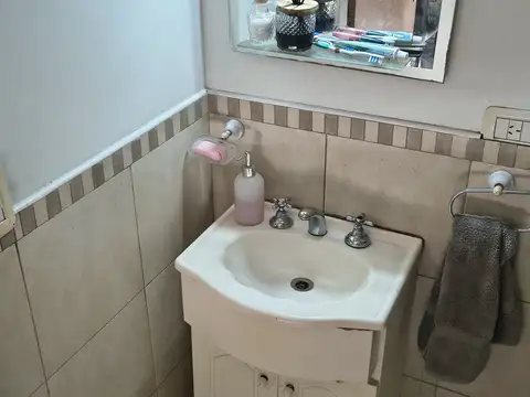 Depto Tipo Casa 4 ambientes con 2 baños