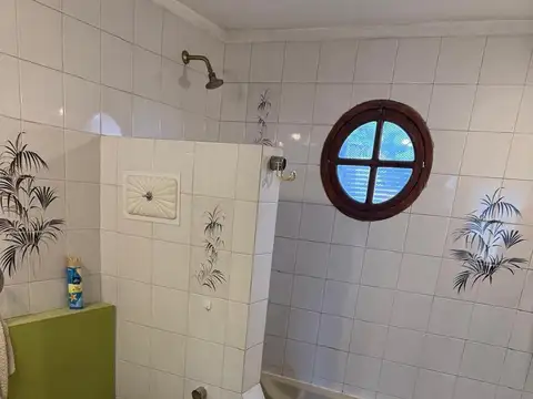 Casa en Alquiler con 2 cocheras