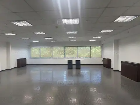 Oficina en Alquiler con 3 cocheras