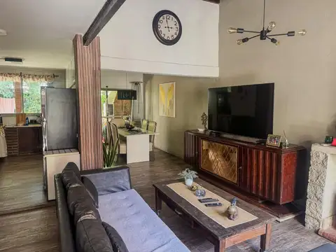 Casa 5 ambientes con 1 baño