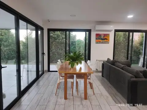 Casa 4 ambientes con 4 baños