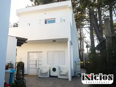 Local y Dos Dúplex: Carreras N° 2156 - Nueva Atlantis - C824