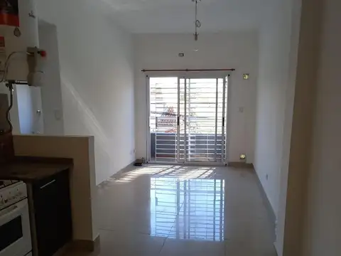 Alquiler departamento 2 ambientes con balcon en Wilde