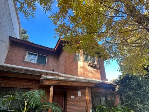 Chalet en 2 plantas! 4 amb c/ jardin y cochera.