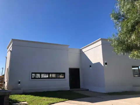 Venta de casa en una planta en San Ramiro - Pilar del Este