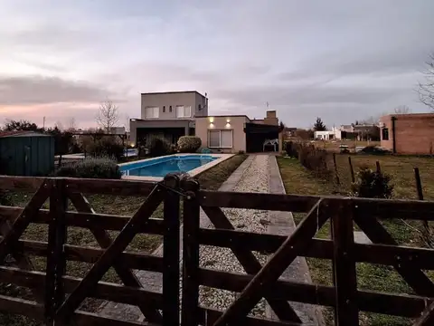 CASA EN VENTA EN DOMNSELAAR CHICO