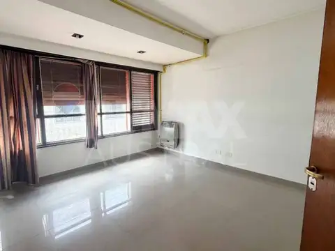 Oficina Monoambiente con 4 baños