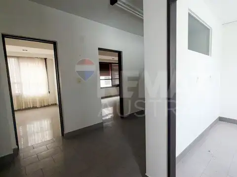 Oficina y consultorios en zona céntrica