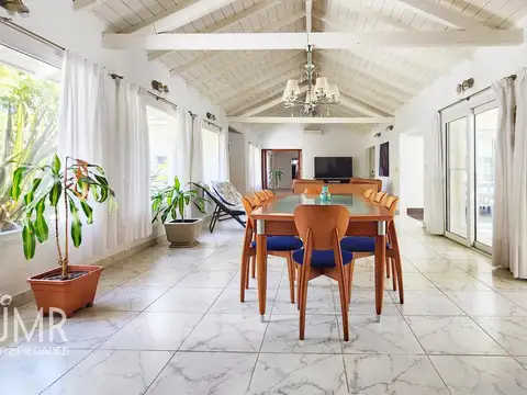 Casa en Lagartos sobre lote 1600 m² con pileta y golf — apto crédito