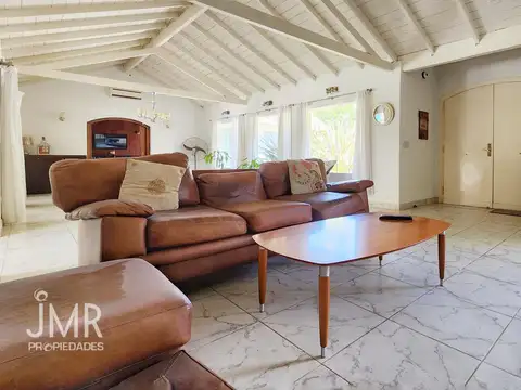 Casa en Venta con 4 cocheras