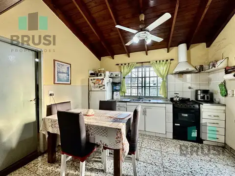 Casa 4 ambientes con 2 baños