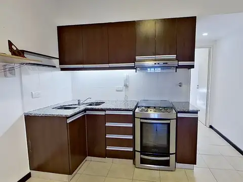Departamento 2 ambientes con patio y cochera en Venta en Castelar, Morón, G.B.A. Zona Oeste