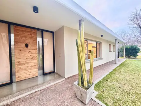 Casa 4 ambientes con 3 baños