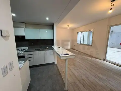 VENTA - Ambiente Unico Divisible c/Patio propio!