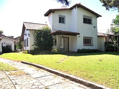 VENTA CHALET 5 AMBIENTES EN VILLA ADELINA