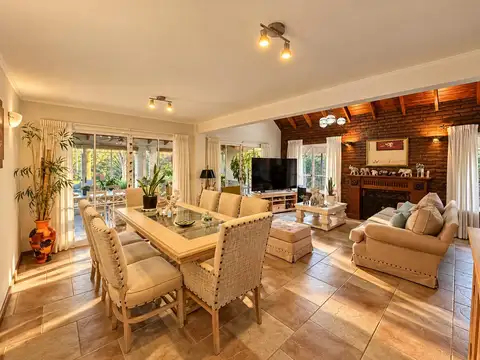 Casa en Venta en Campos De Álvarez, USD 360.000