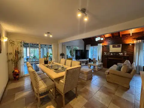 Casa en Venta en Campos De Álvarez, USD 360.000