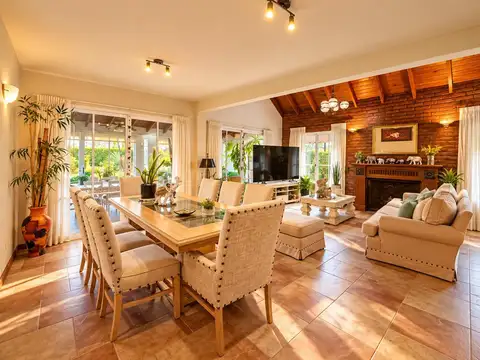 Casa 4 ambientes con 4 baños